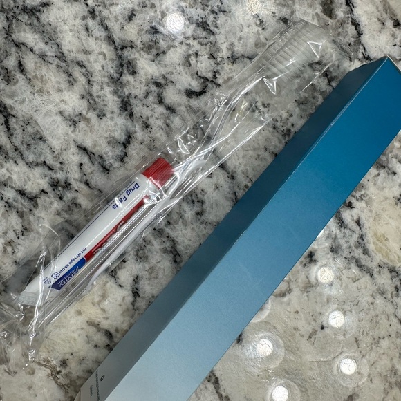 NEW 12 piece Disney Resort Toiletries Set - Picture 9 of 11